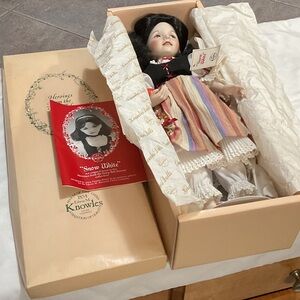 Knowles Snow White Doll with Black Hair and Multicolor Dress